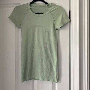 Lululemon Light Green Short Sleeve Swiftly Tech Size 4